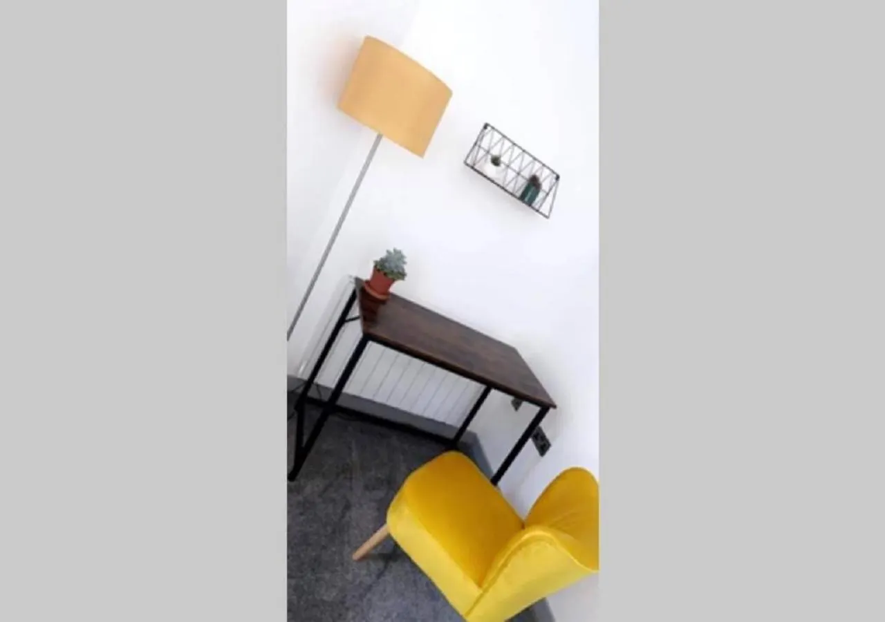 Doncaster City Centre Deluxe Whole Apartment Sleeps 4 D19