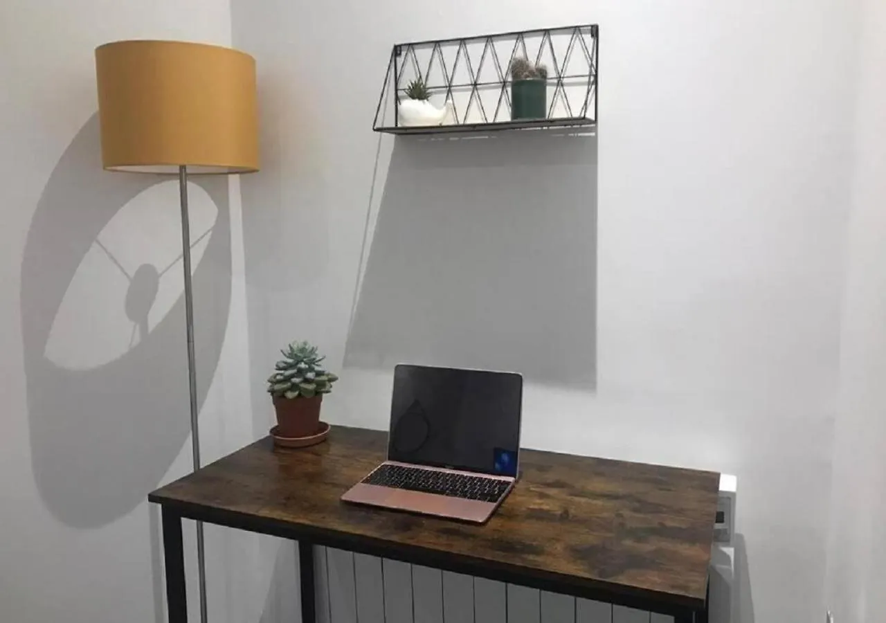 Doncaster City Centre Deluxe Whole Apartment Sleeps 4 D19