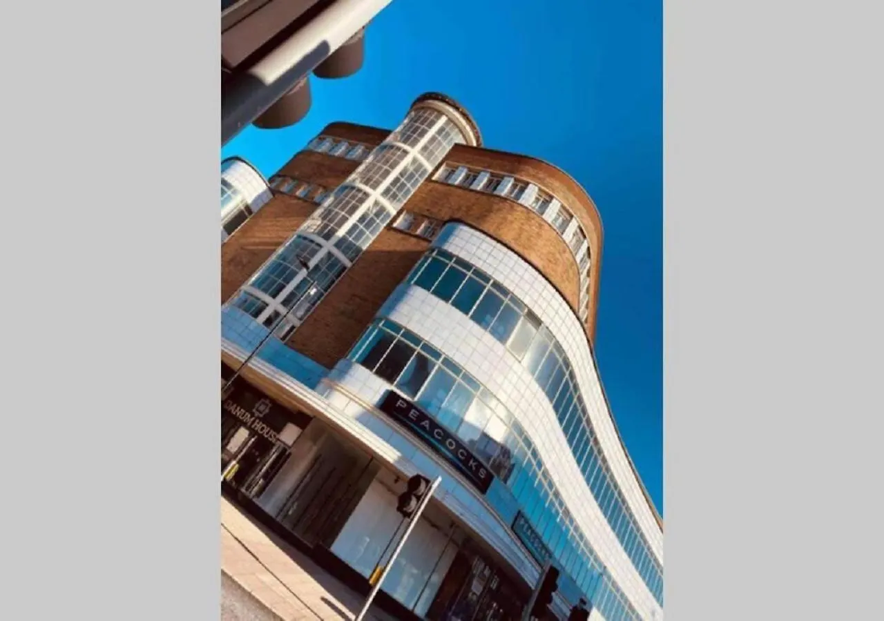 Doncaster City Centre Deluxe Whole Apartment Sleeps 4 D19
