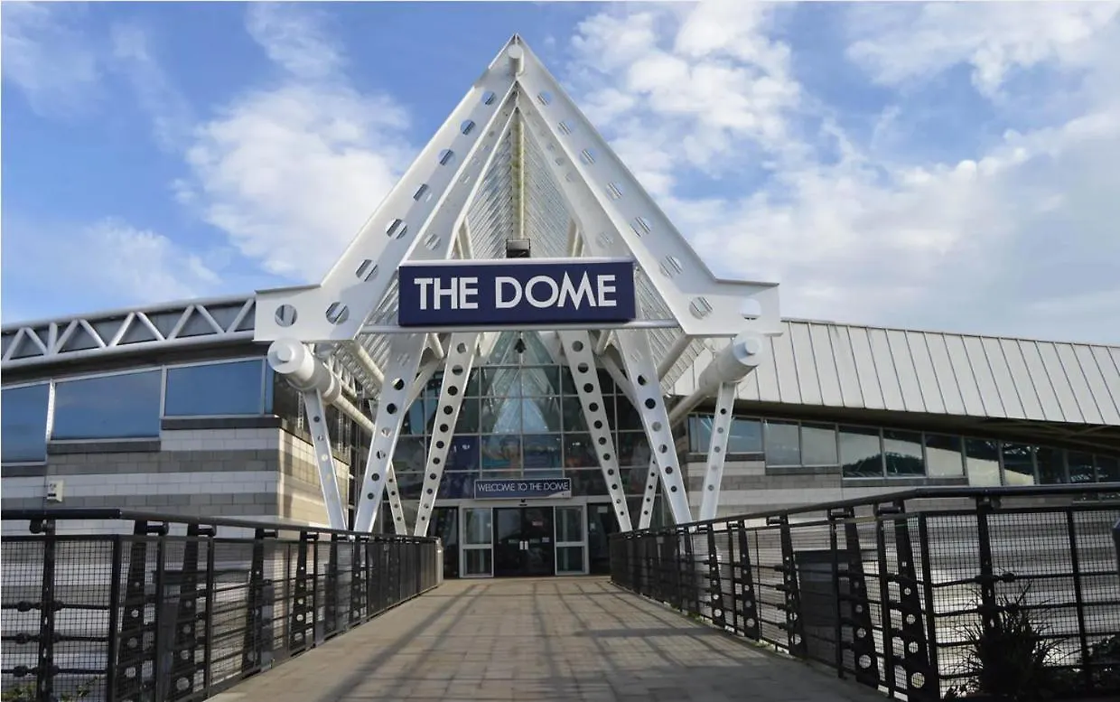 Doncaster City Centre Deluxe Whole Apartment Sleeps 4 D19 0*,  United Kingdom